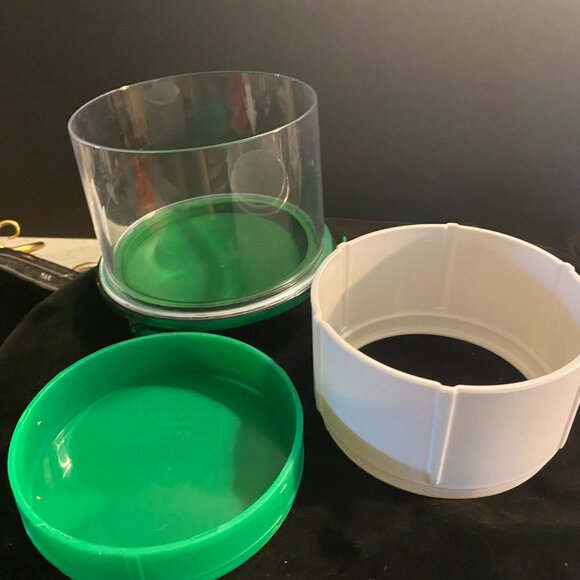 Prepara Guac-Lock Guacamole Storage Kitchen Gadget - Picture 2 of 6